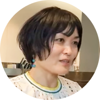 女性